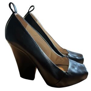 YSL Elegant Black Leather Pumps Heels Made in Italy with a Beautiful Heel  37